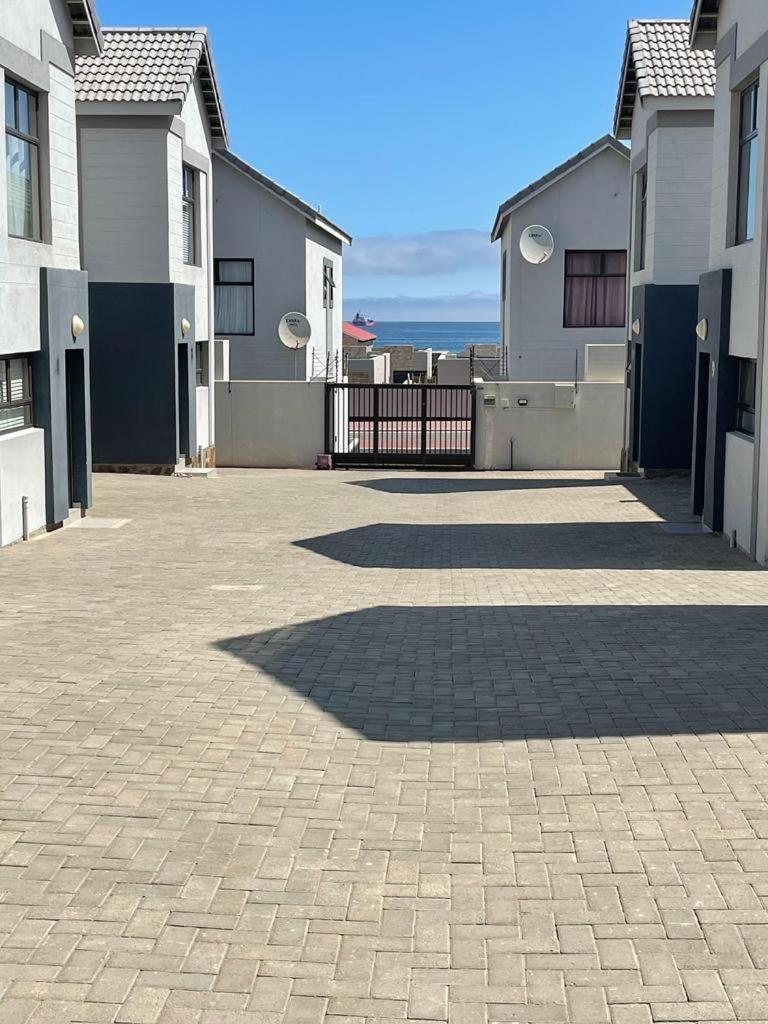 Dolphin Leap 7 Apartment Walvis Bay Bagian luar foto